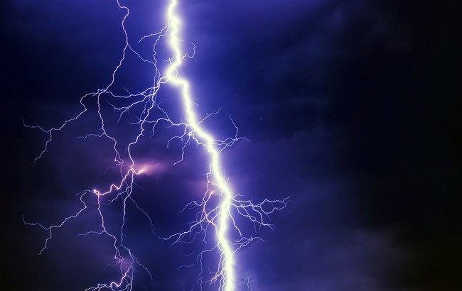 Поралася на городі: подробиці загибелі жінки від блискавки під Львовом